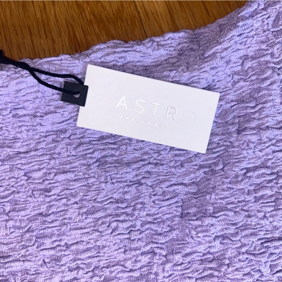 NEW ASTR the Label NWT one sleeved long sleeved ruched crop shirt Sz medium - Picture 4 of 5